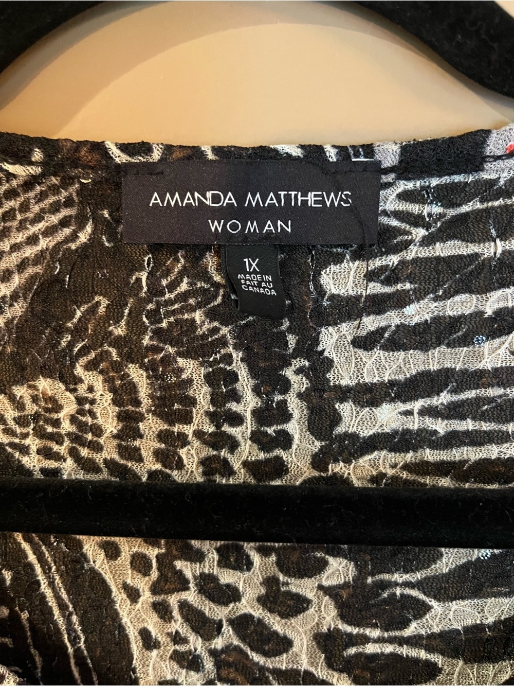 Amanda Matthew’s Black & White Printed Long Sleeve Scoop Neck Tee - Picture 2 of 4